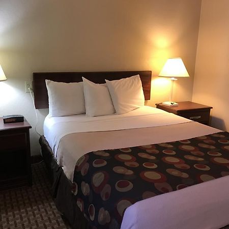 Days Inn By Wyndham Bloomington West Exteriér fotografie