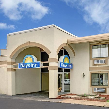 Days Inn By Wyndham Bloomington West Exteriér fotografie