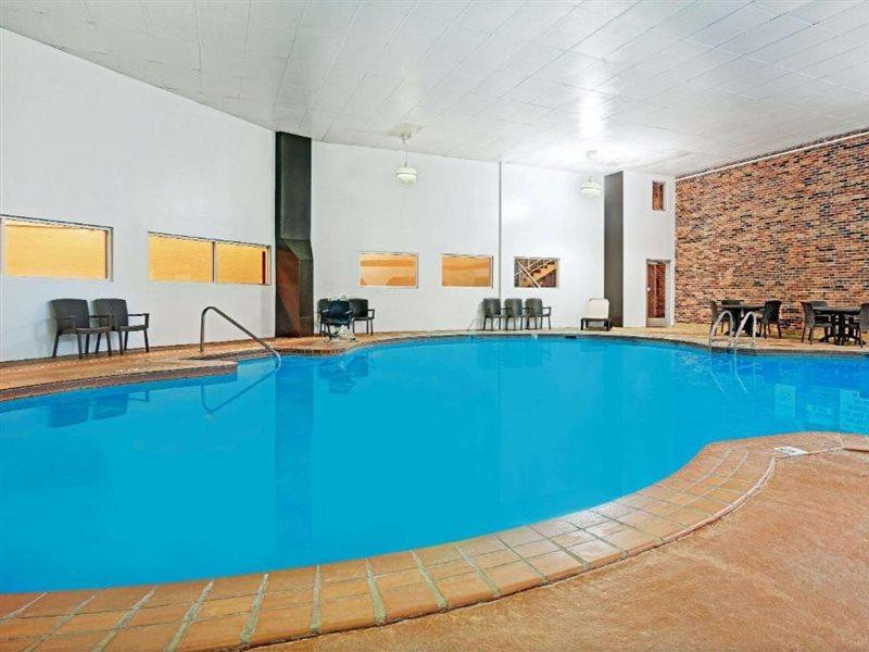 Days Inn By Wyndham Bloomington West Exteriér fotografie