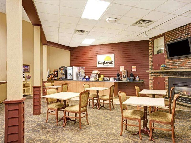 Days Inn By Wyndham Bloomington West Exteriér fotografie