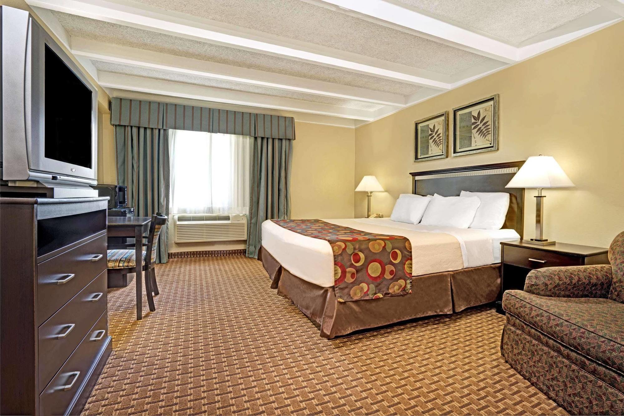 Days Inn By Wyndham Bloomington West Exteriér fotografie