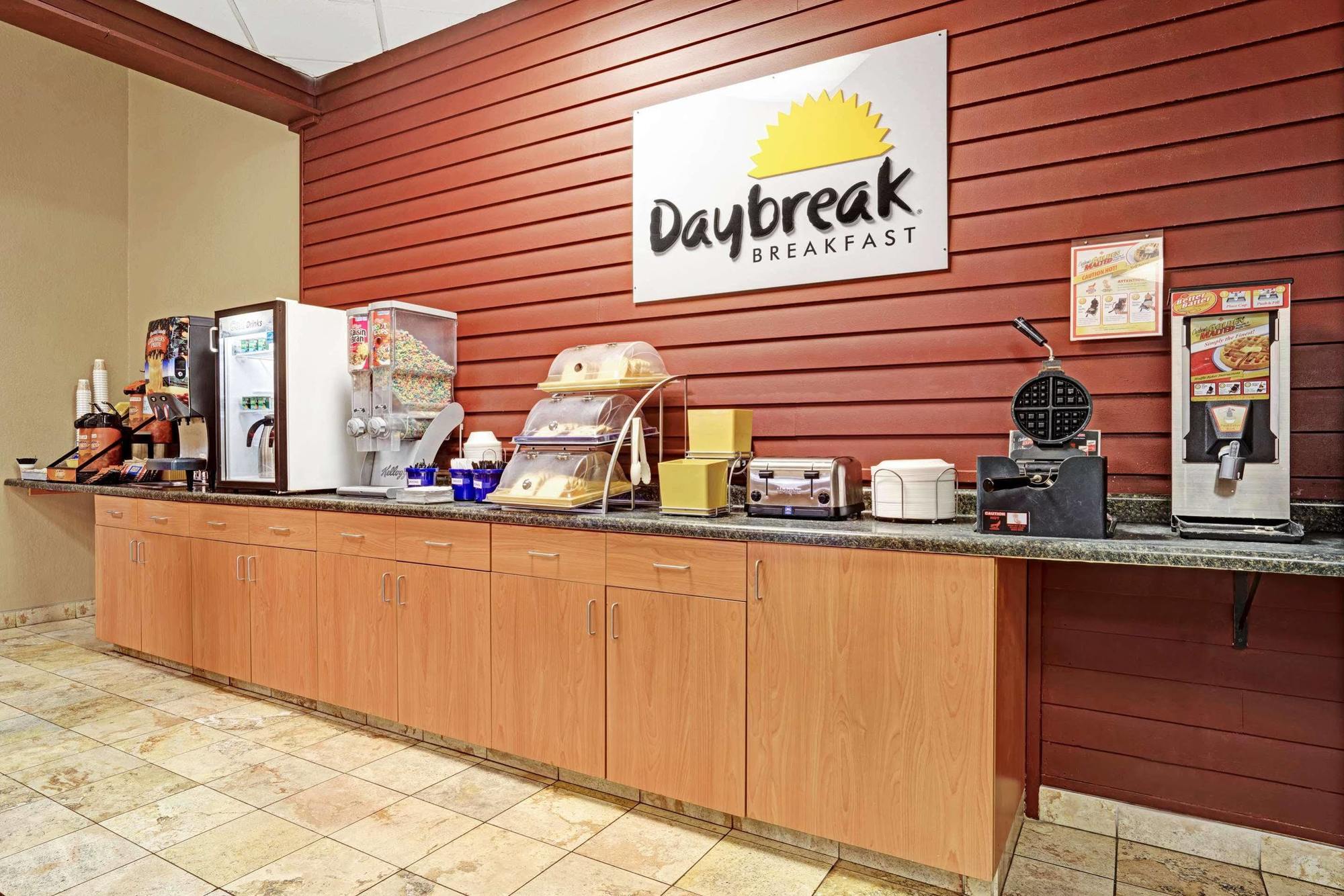 Days Inn By Wyndham Bloomington West Exteriér fotografie