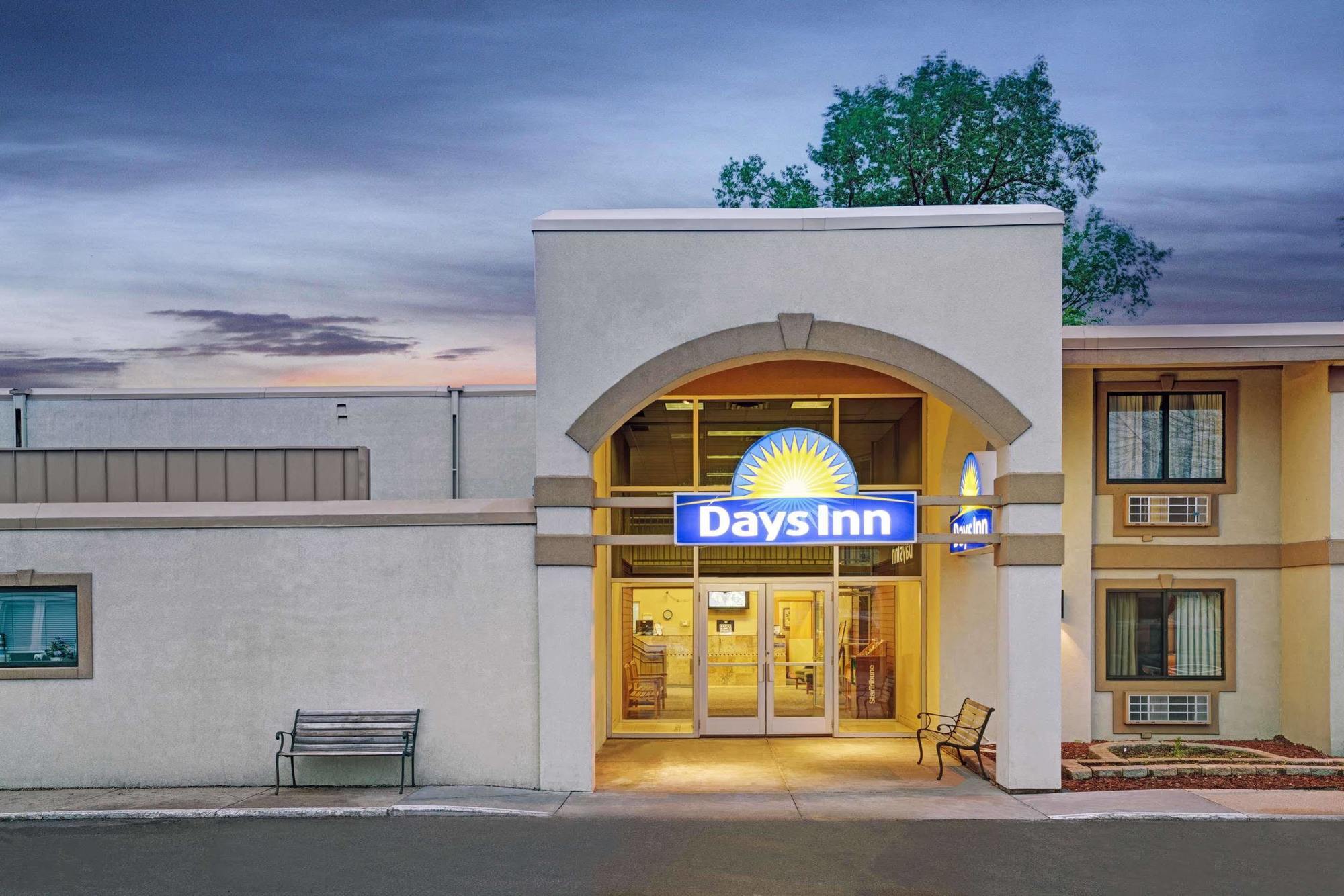 Days Inn By Wyndham Bloomington West Exteriér fotografie