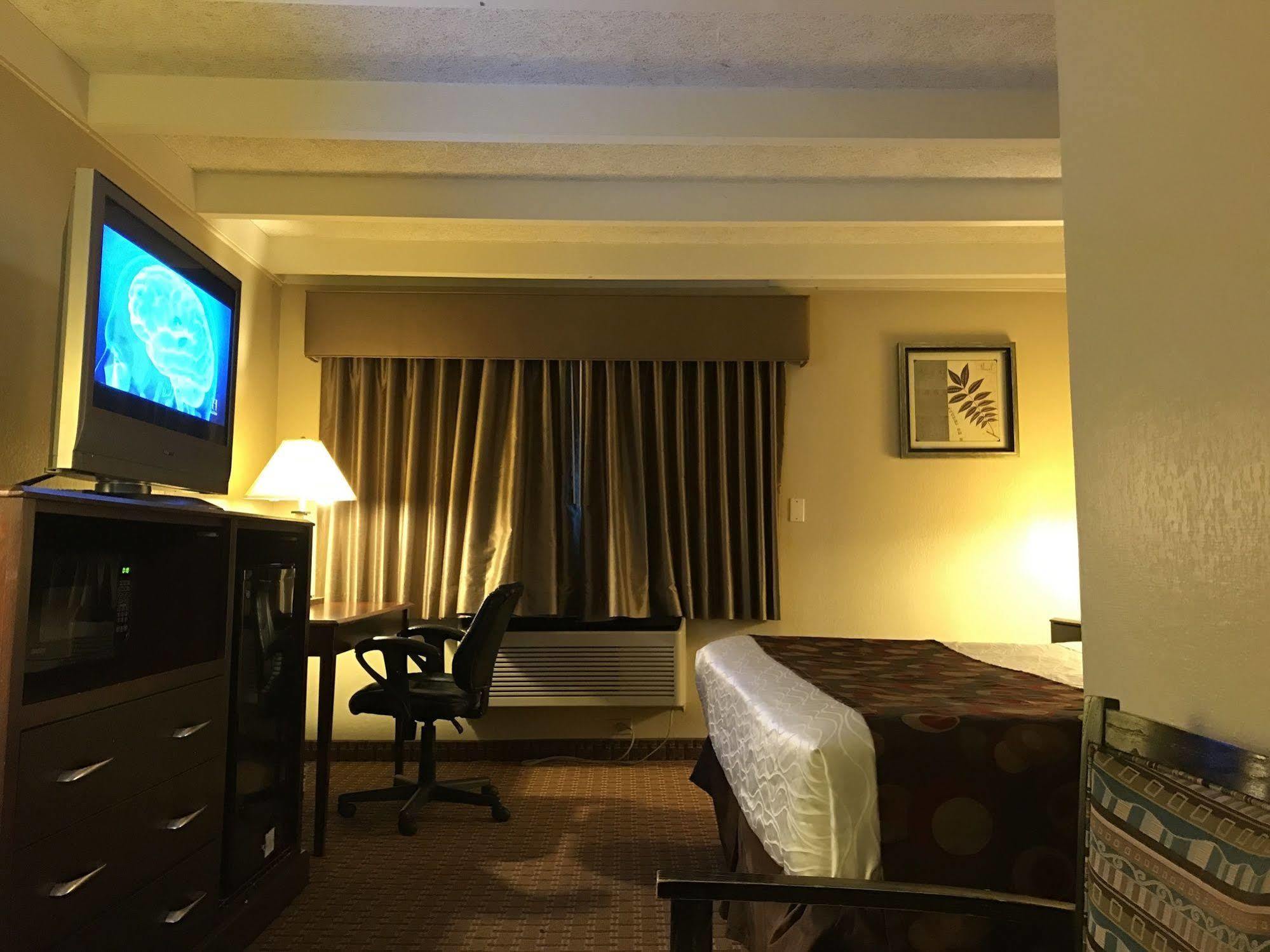 Days Inn By Wyndham Bloomington West Exteriér fotografie